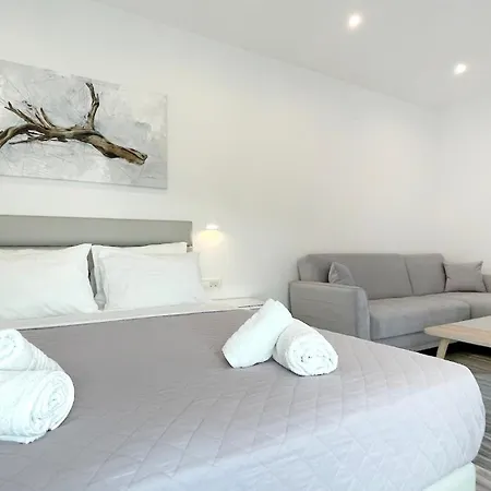 Hermoso Luxury Monólithos